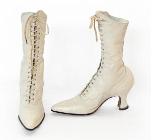 Botines blancos con cordones