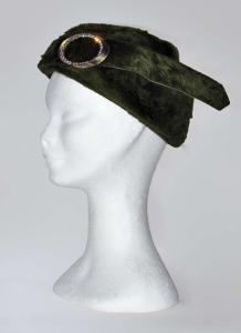 Sombrero verde oscuro tipo casquete